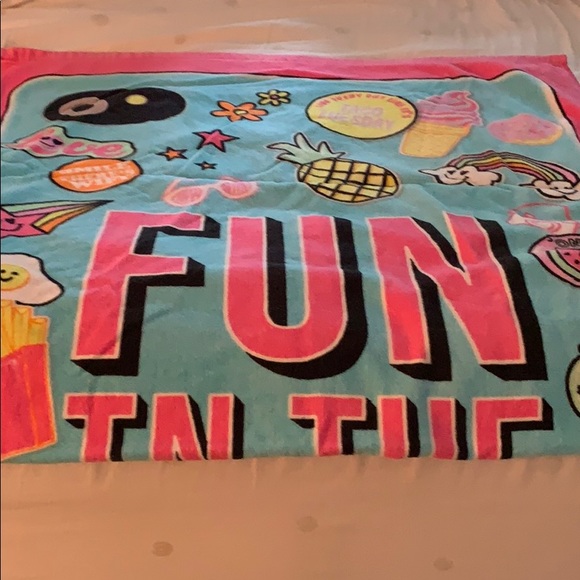 Justice beach towel and bag - Picture 2 of 4